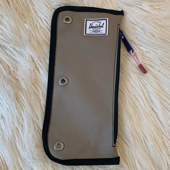 Herschel Repurpose Tan Binder Case - Picture 5 of 15